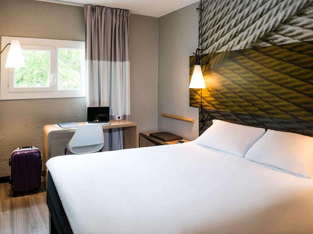 Ibis Bourg En Bresse Hotel Room photo